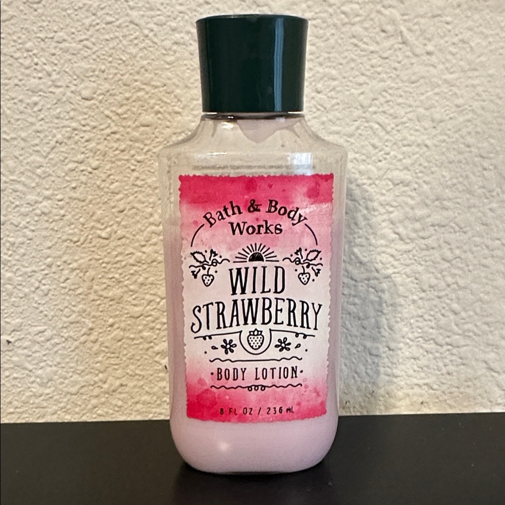 Bath & Body Works Wild Strawberry Body Lotion - Pink and Green